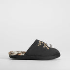 Zapatilla casa corazón y animal print negra OLYNE