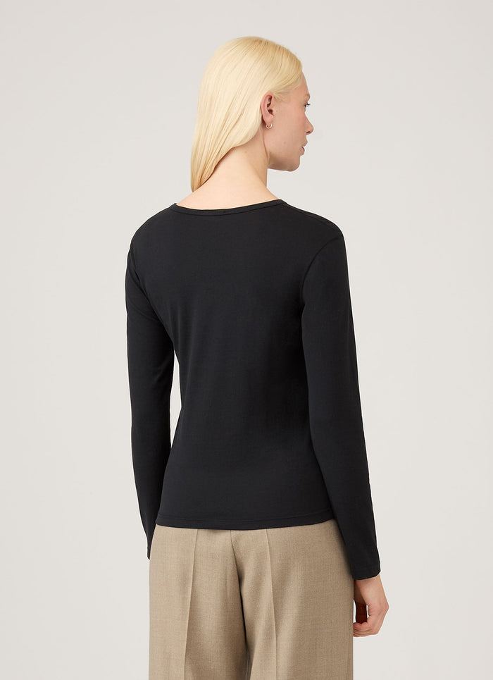 Women's Long Sleeve Classic T-shirt in Black